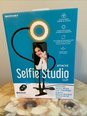 Merkury Selfie Studio Clip Ring Light. NIB